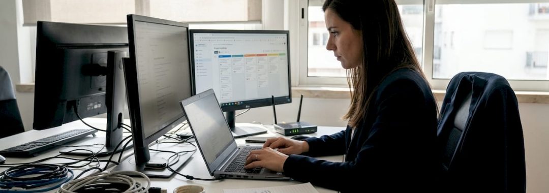 IT manager working in Lisbon coworking office